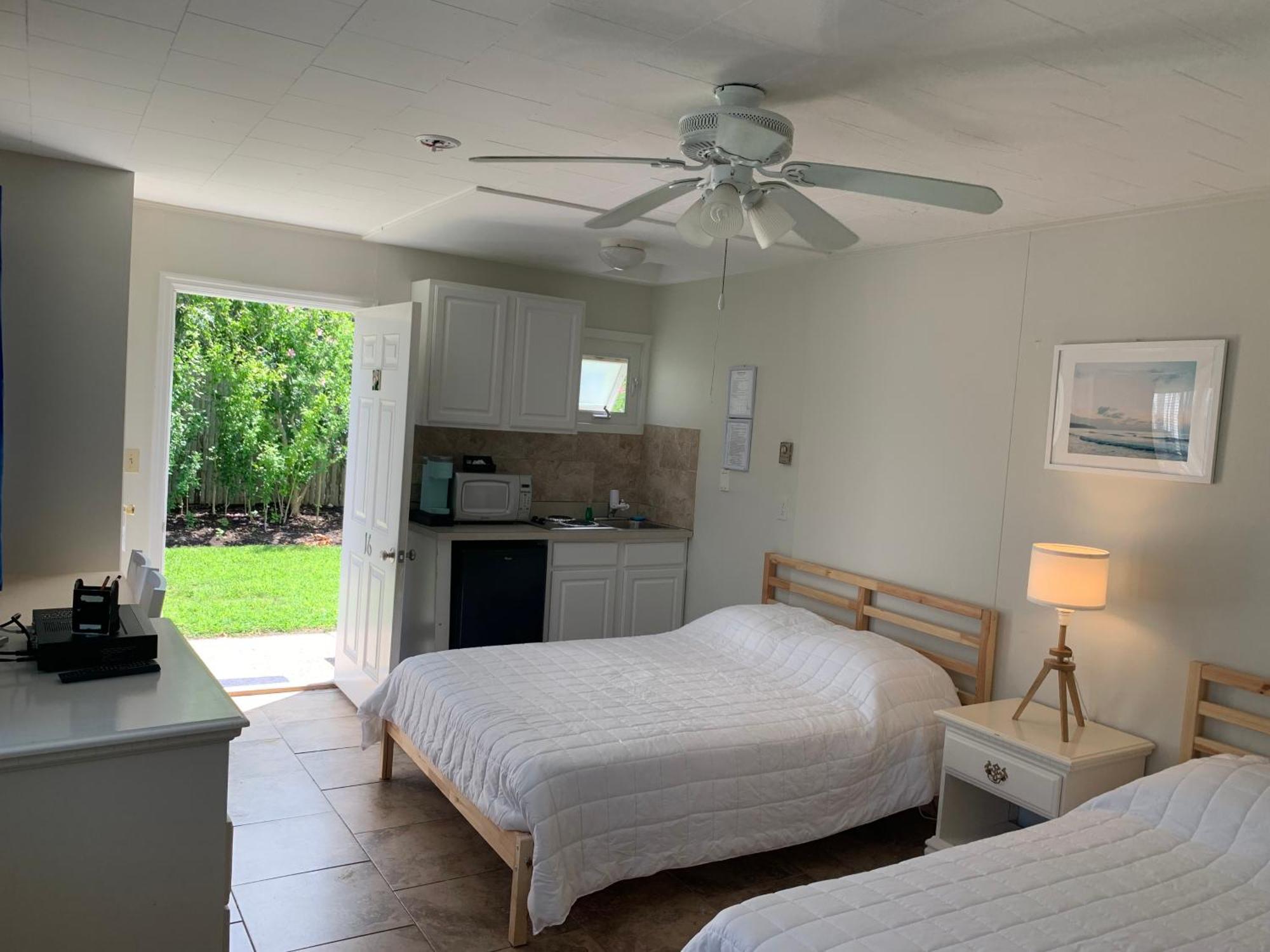 Southold Beach Motel Bagian luar foto
