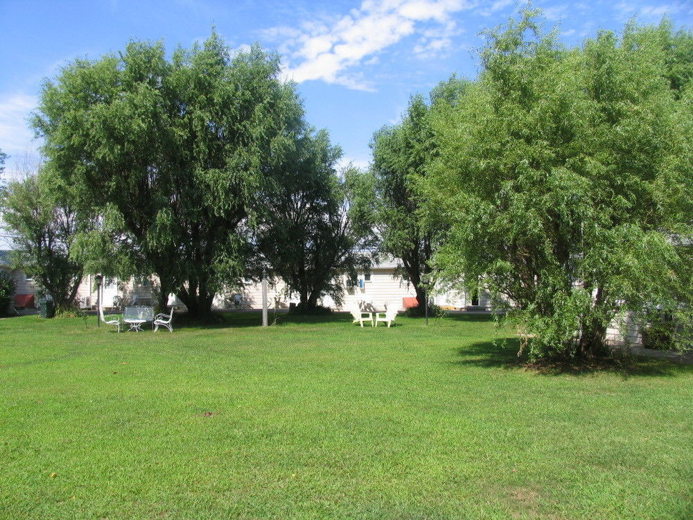 Southold Beach Motel Bagian luar foto